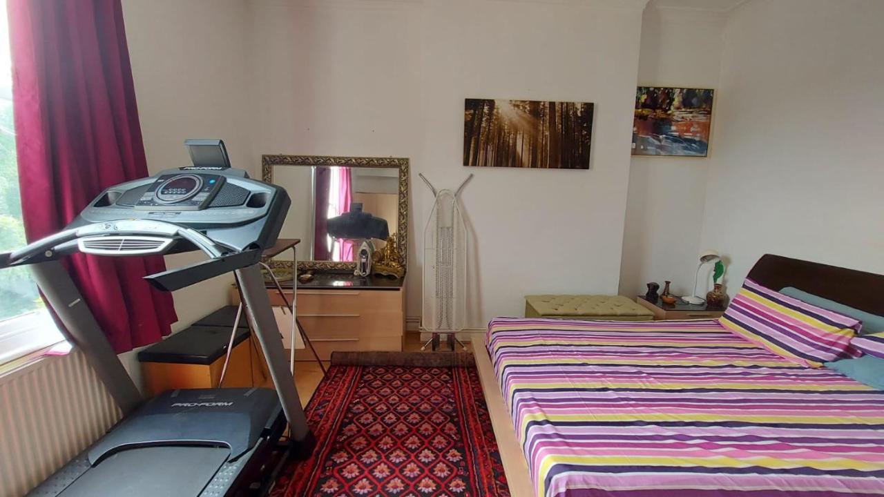 Extra Large One Bedroom Flat With Parking London Luaran gambar
