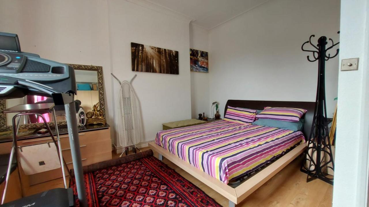 Extra Large One Bedroom Flat With Parking London Luaran gambar