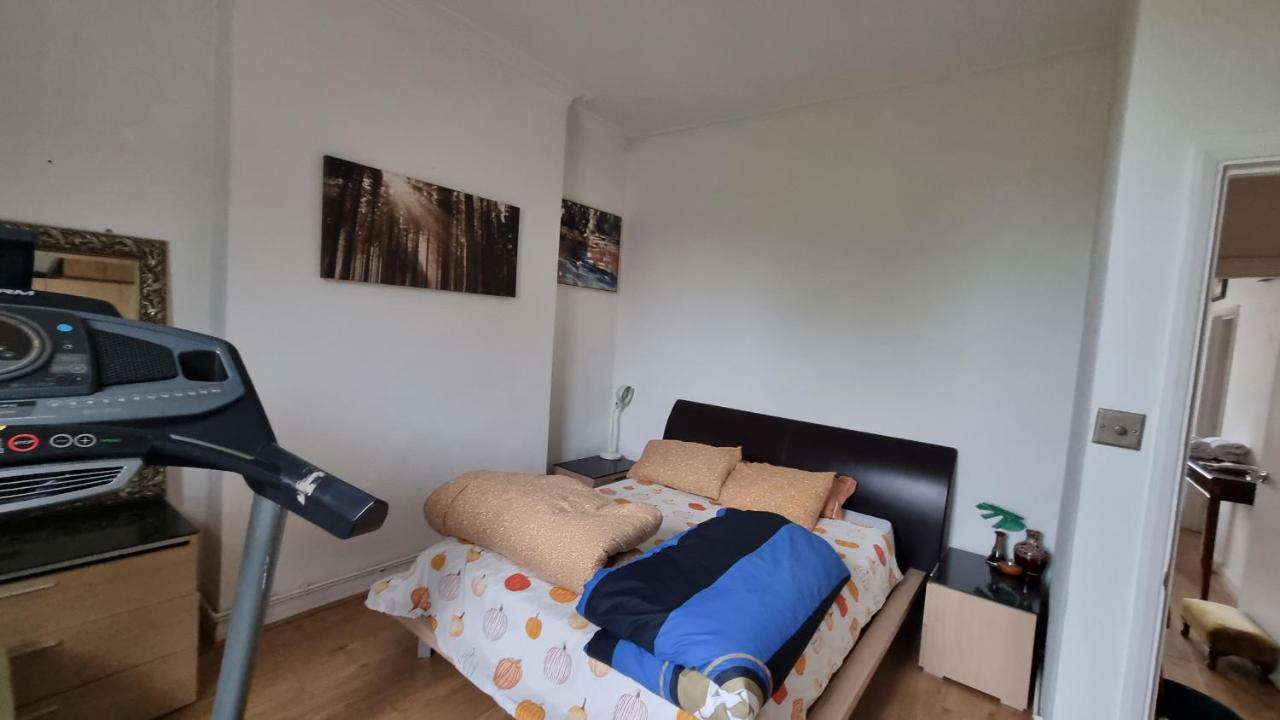 Extra Large One Bedroom Flat With Parking London Luaran gambar